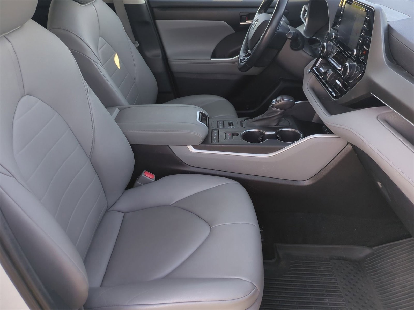 Thumbnail: 2021 Toyota Highlander - 24