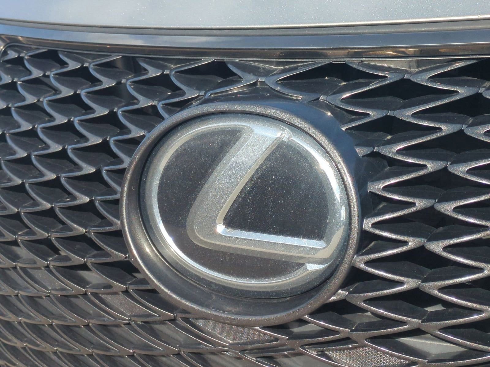 Thumbnail: 2017 Lexus IS - 12