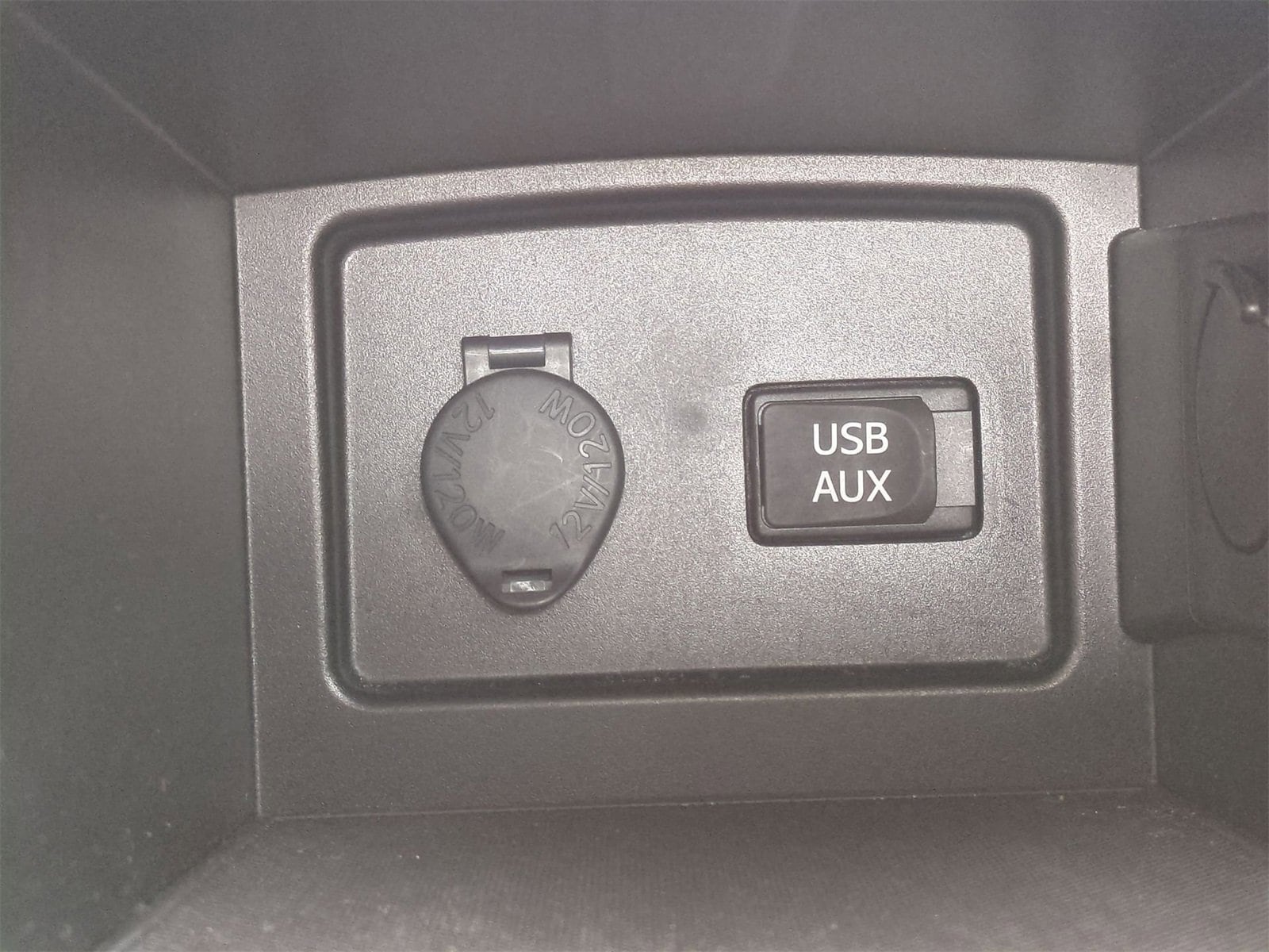 2010 Toyota Camry XLE 32