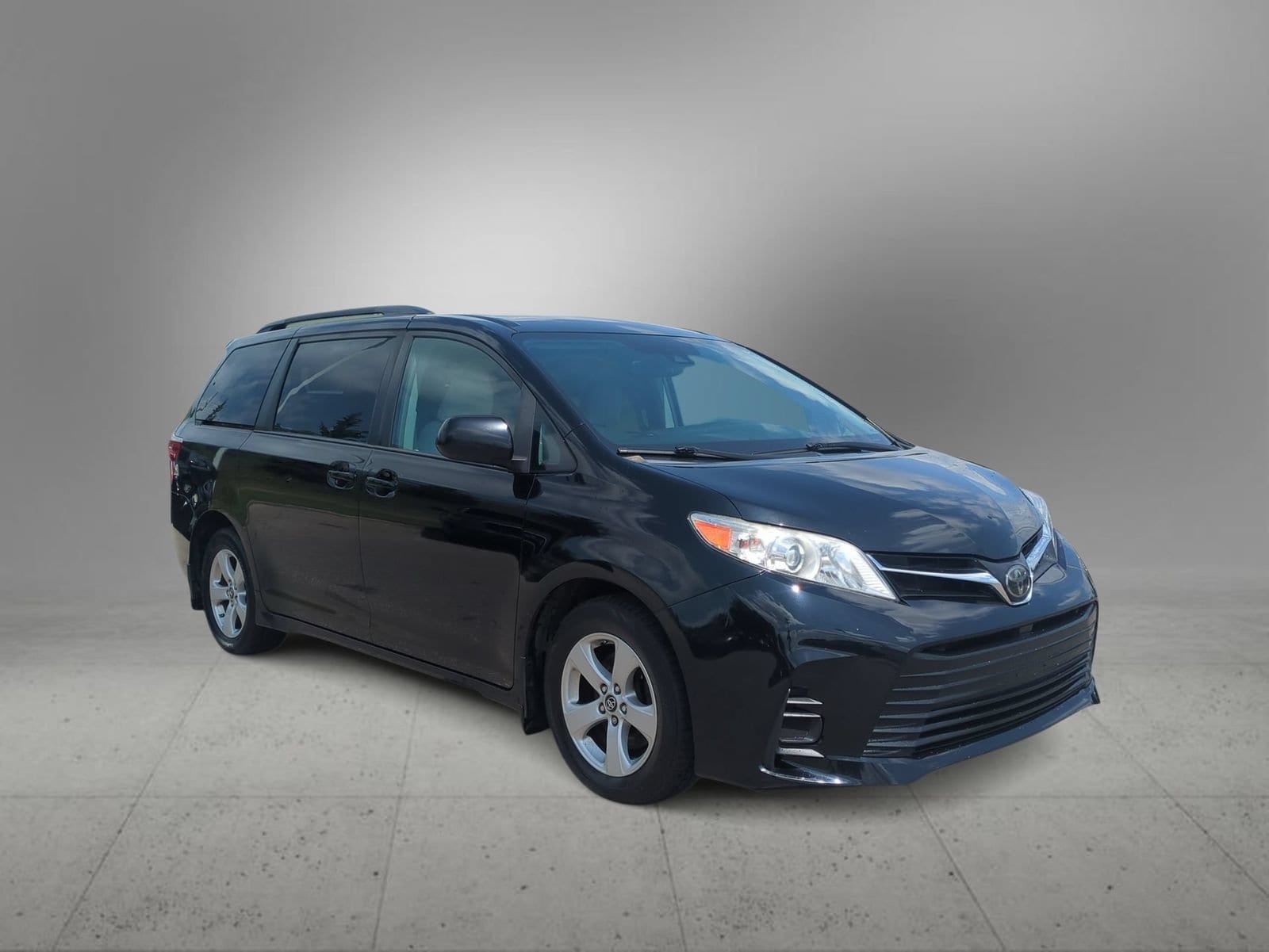 Thumbnail: 2019 Toyota Sienna - 2