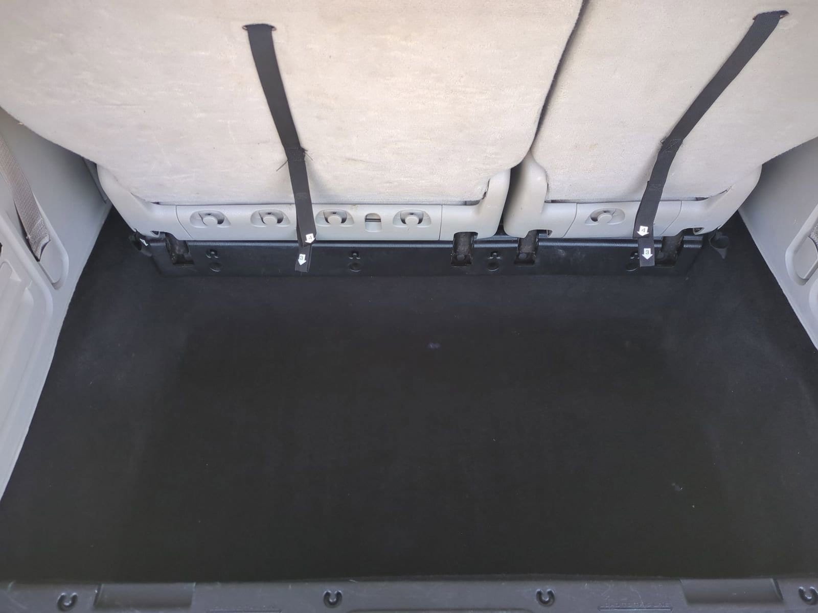 Thumbnail: 2013 Chrysler Town & Country - 32