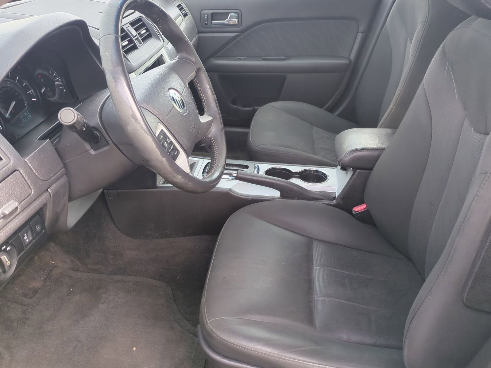 Thumbnail: 2010 Mercury Milan - 16