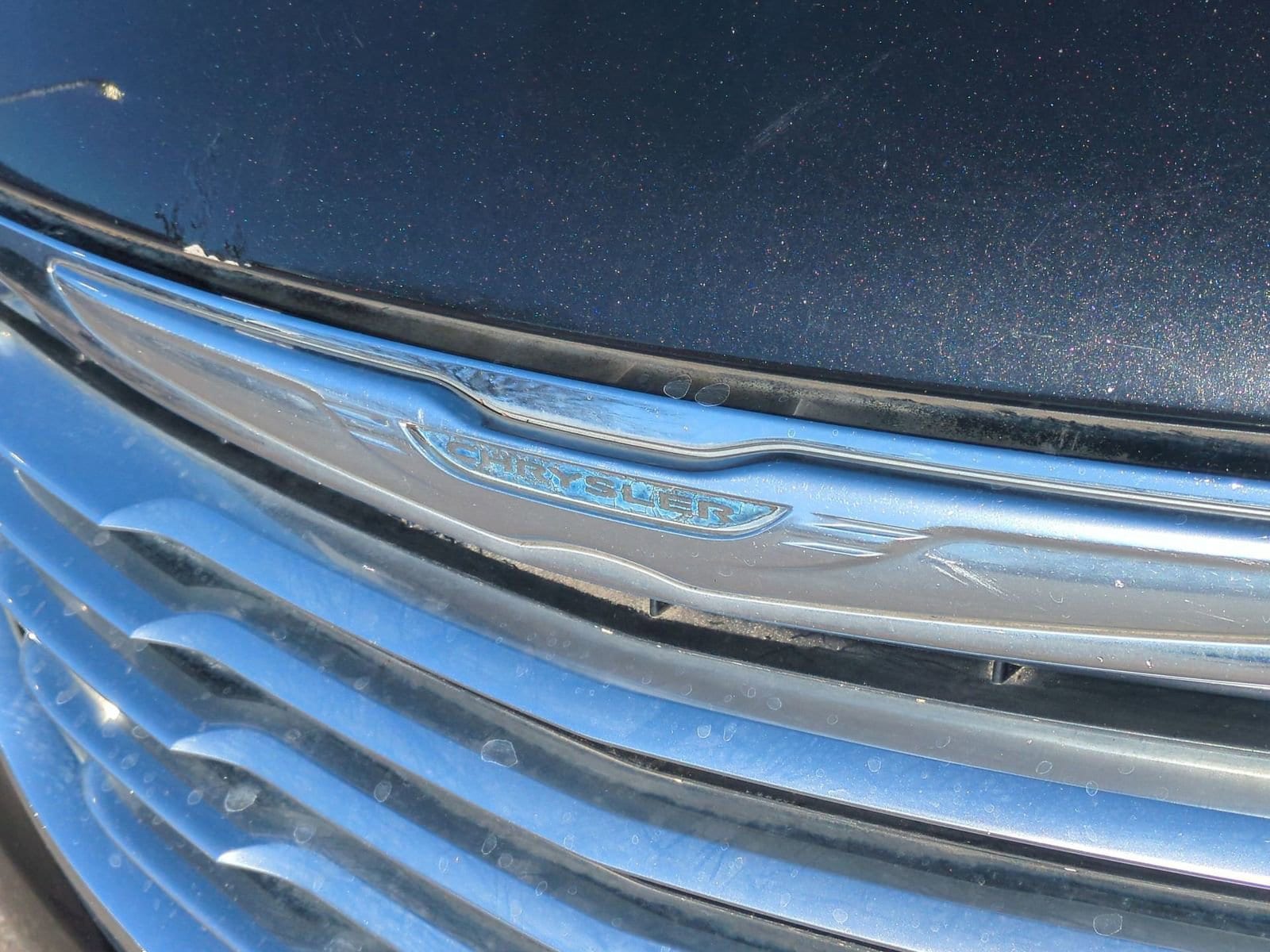 Thumbnail: 2013 Chrysler Town & Country - 12