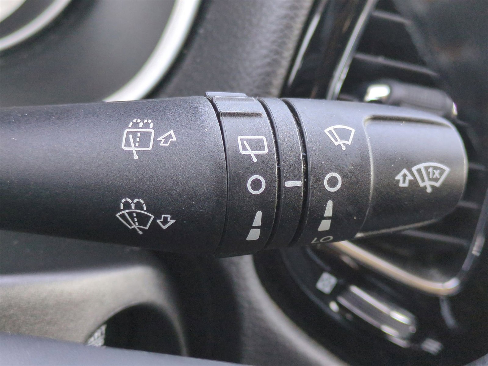 Thumbnail: 2020 Jeep Compass - 25