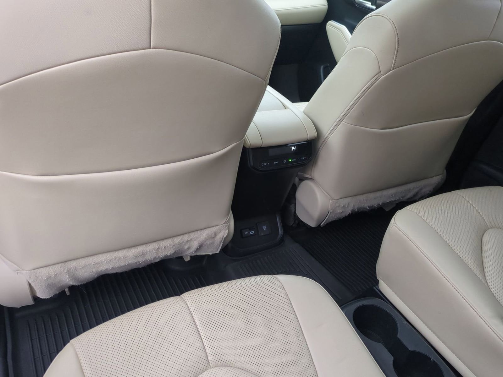 Thumbnail: 2023 Toyota Highlander - 18