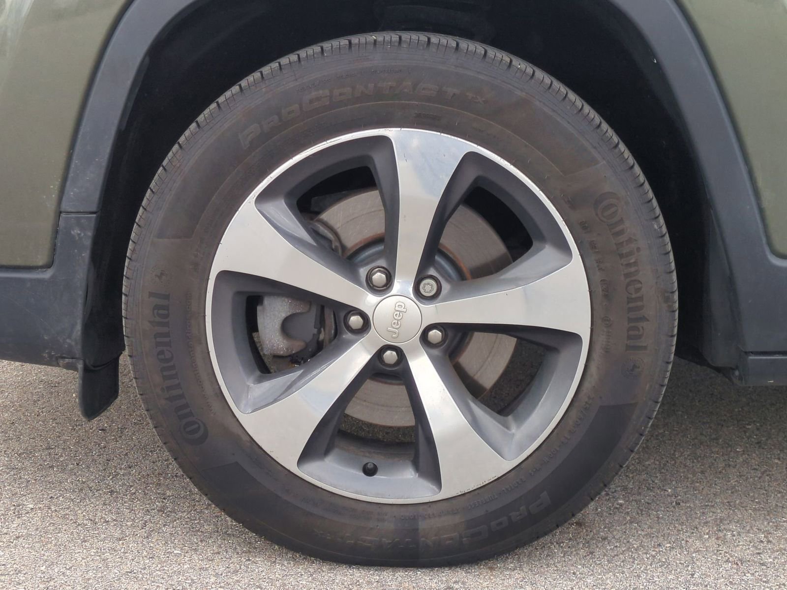 Thumbnail: 2019 Jeep Cherokee - 14