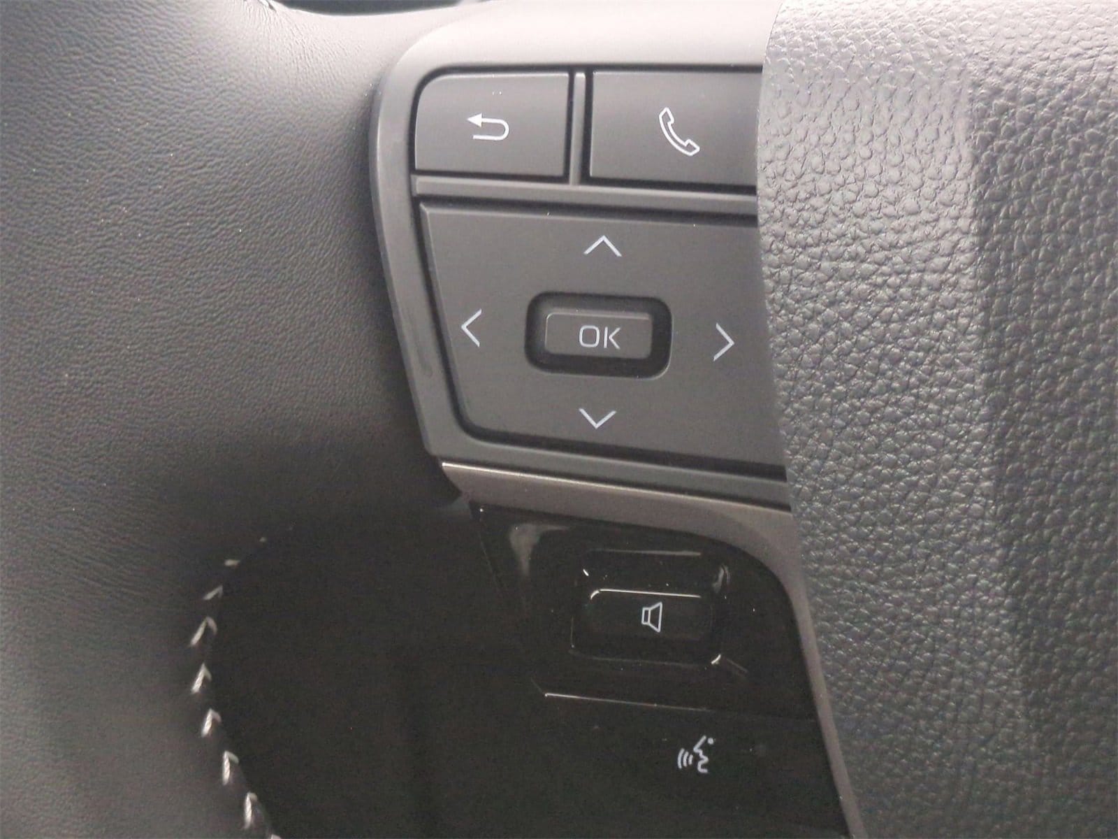 Thumbnail: 2025 Toyota Camry - 23