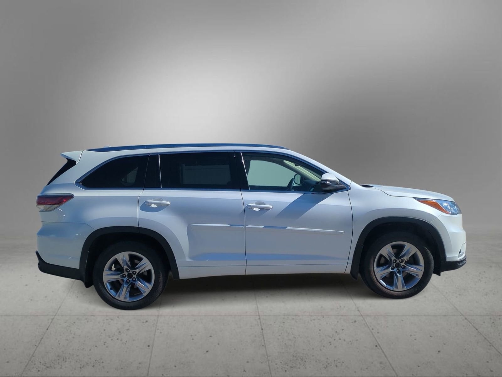 Thumbnail: 2016 Toyota Highlander - 9