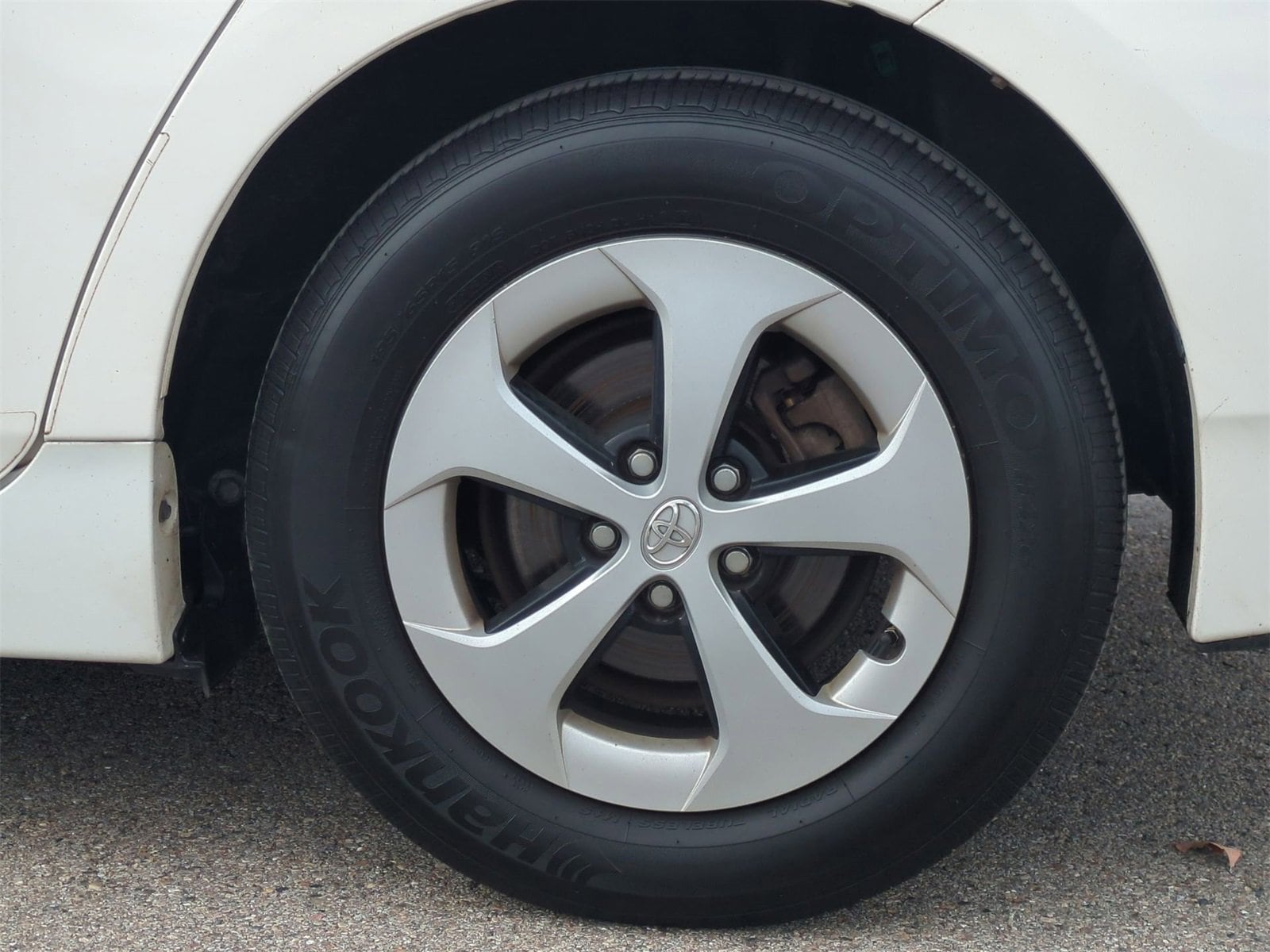 Thumbnail: 2012 Toyota Prius - 14