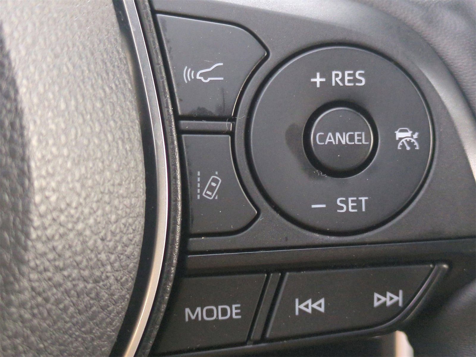 Thumbnail: 2022 Toyota RAV4 - 26