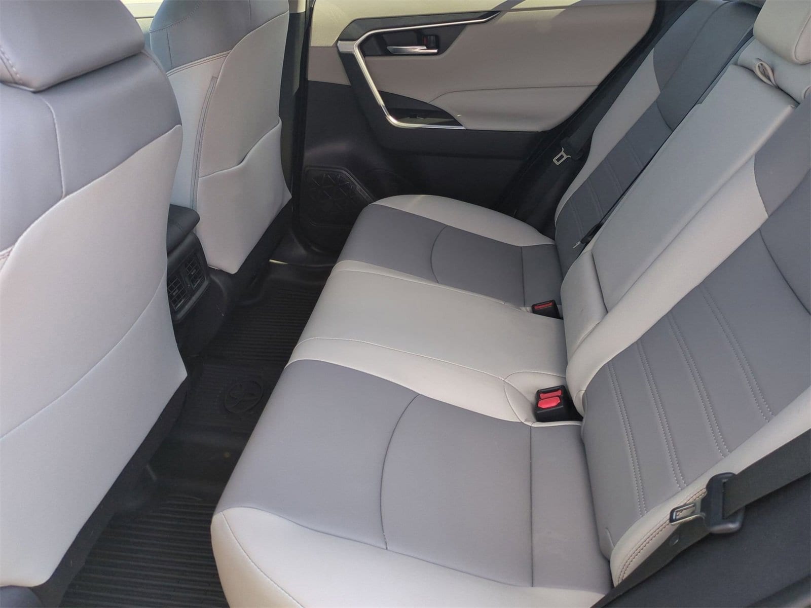 Thumbnail: 2024 Toyota RAV4 - 20