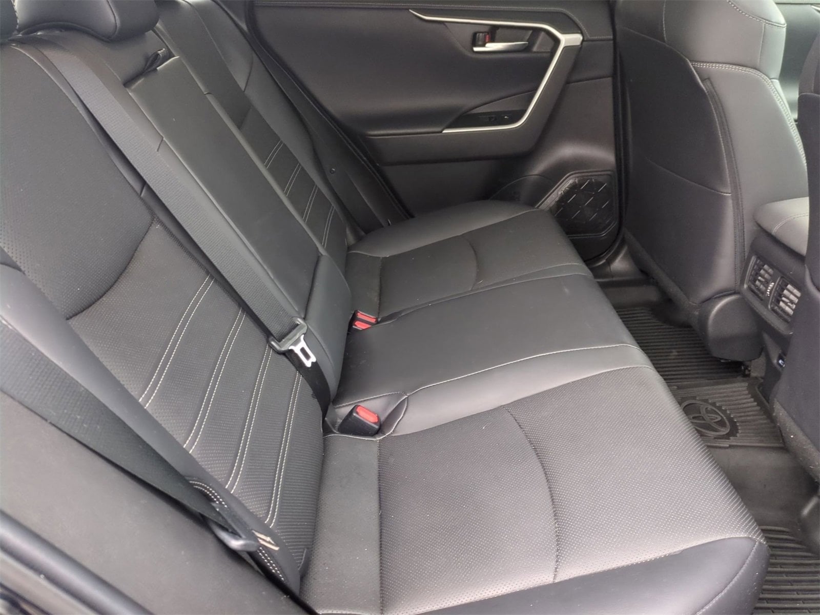 Thumbnail: 2022 Toyota RAV4 - 21