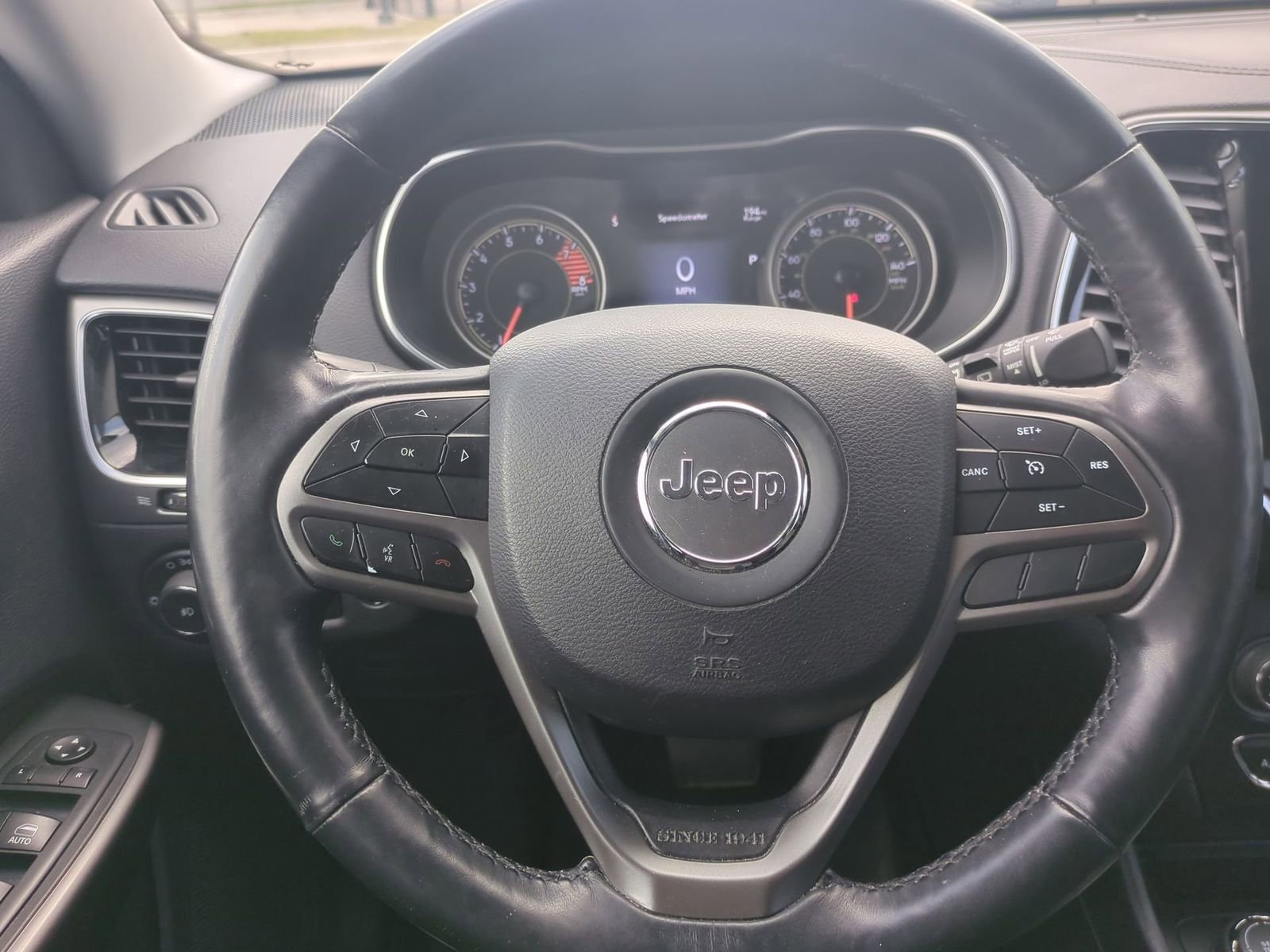 Thumbnail: 2019 Jeep Cherokee - 22