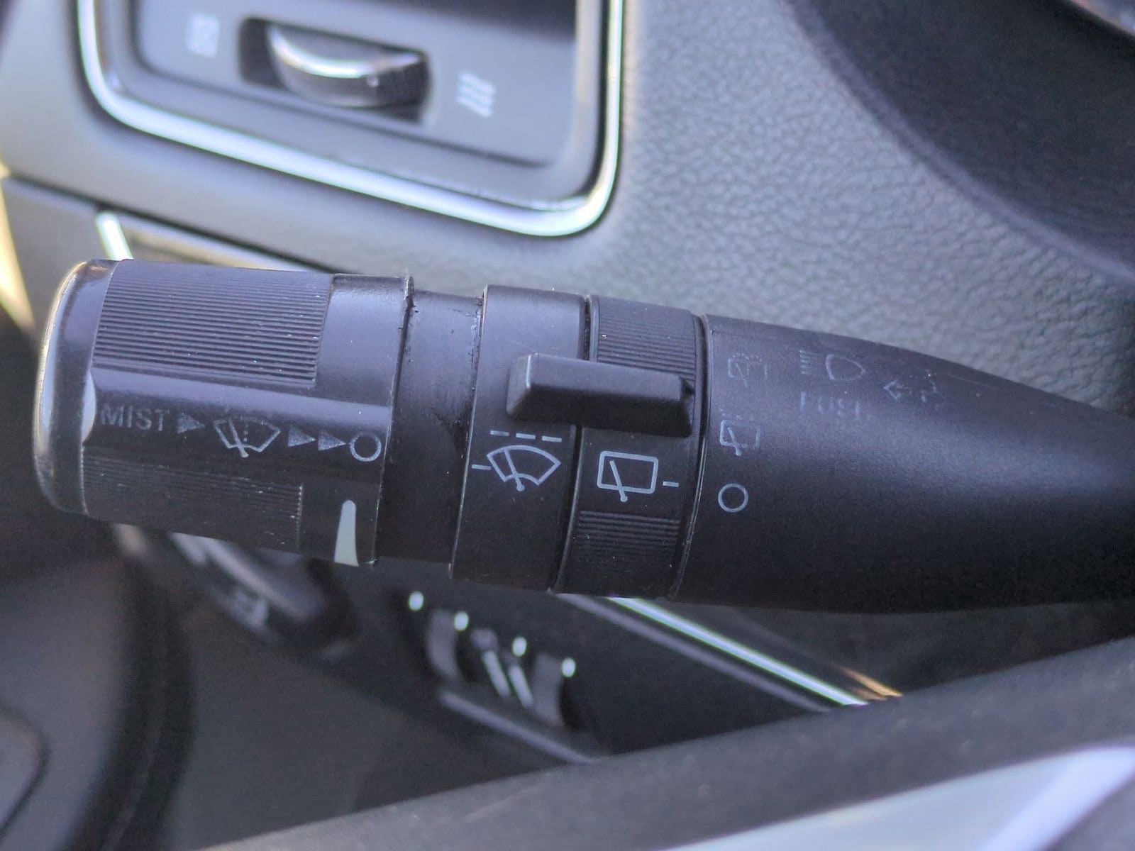 Thumbnail: 2013 Chrysler Town & Country - 25