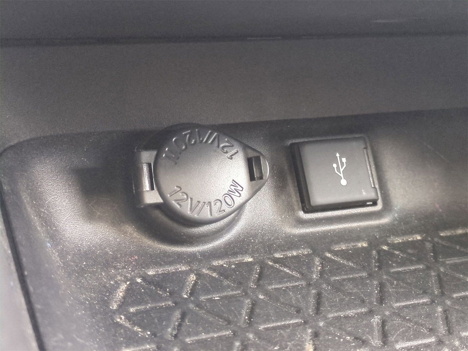 Thumbnail: 2021 Toyota RAV4 - 31