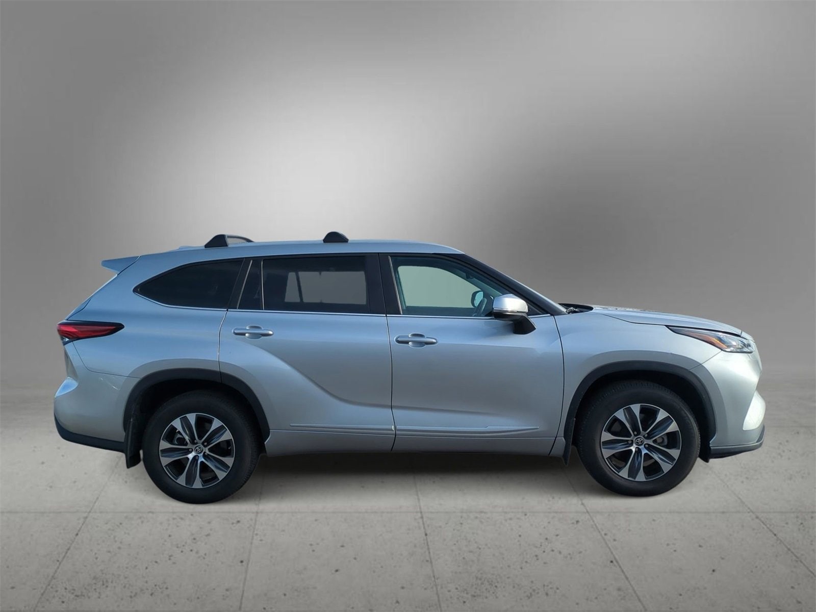 Thumbnail: 2023 Toyota Highlander - 9