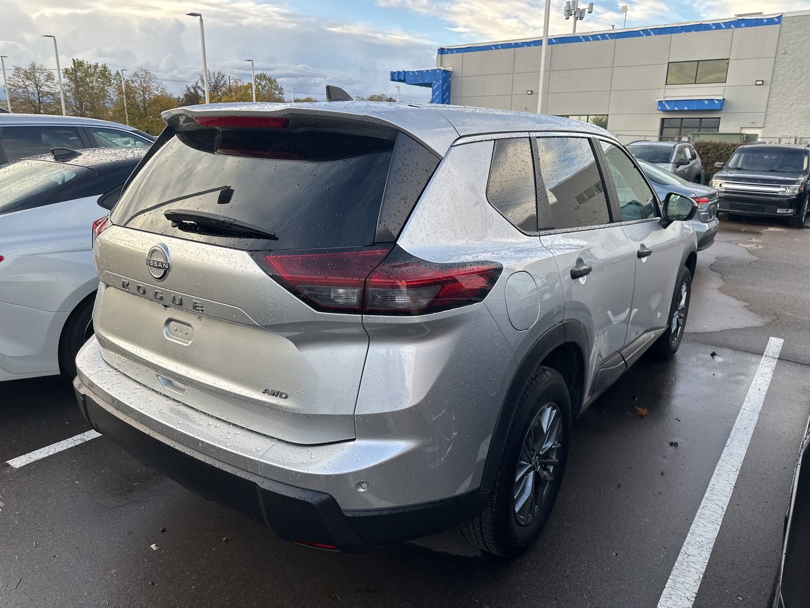 2024 Nissan Rogue S photo 4