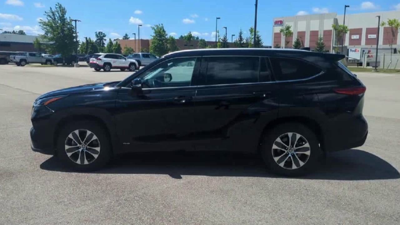 Thumbnail: 2022 Toyota Highlander - 5