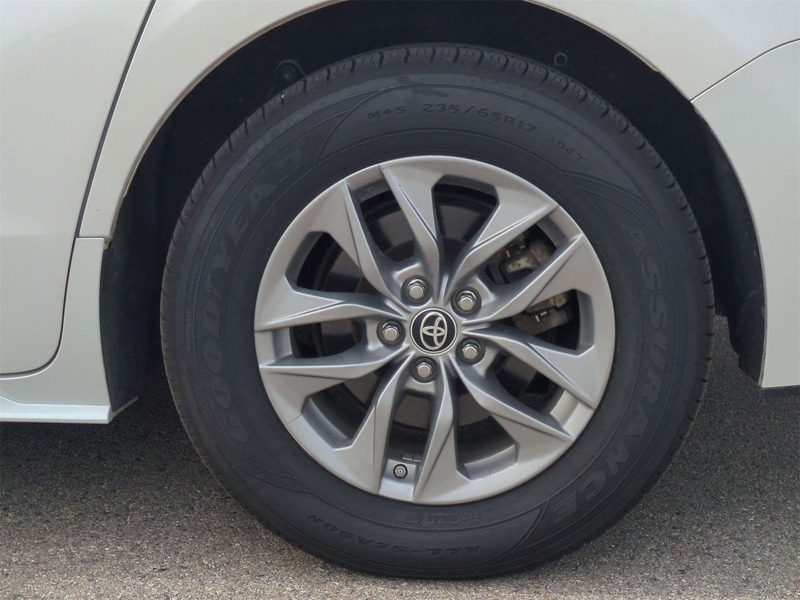 Thumbnail: 2024 Toyota Sienna - 14