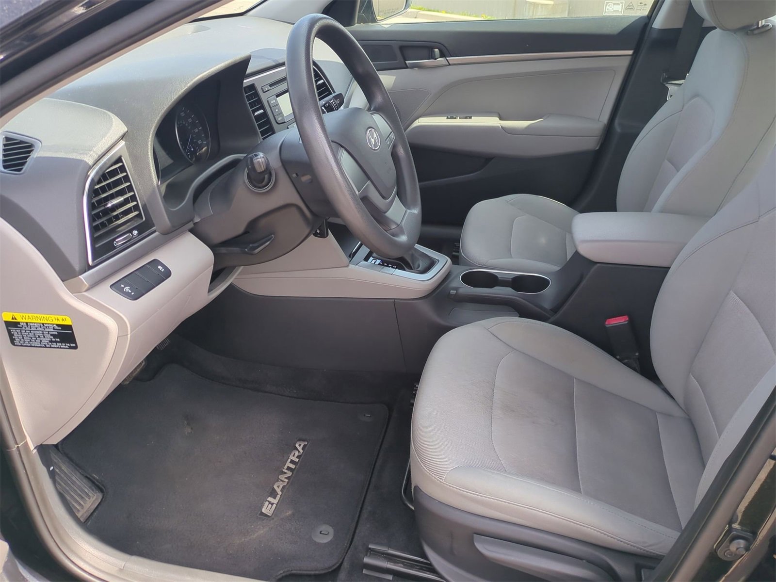 2017 Hyundai Elantra SE 16
