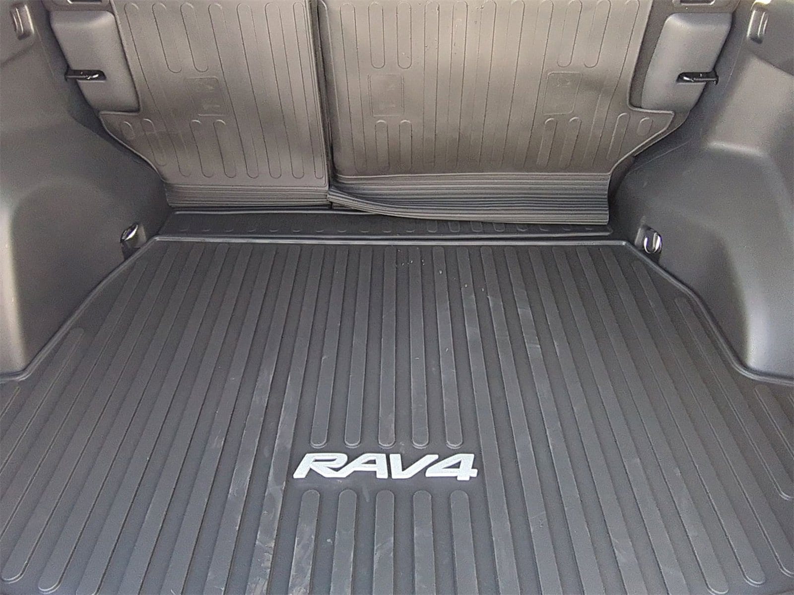 Thumbnail: 2025 Toyota RAV4 - 32