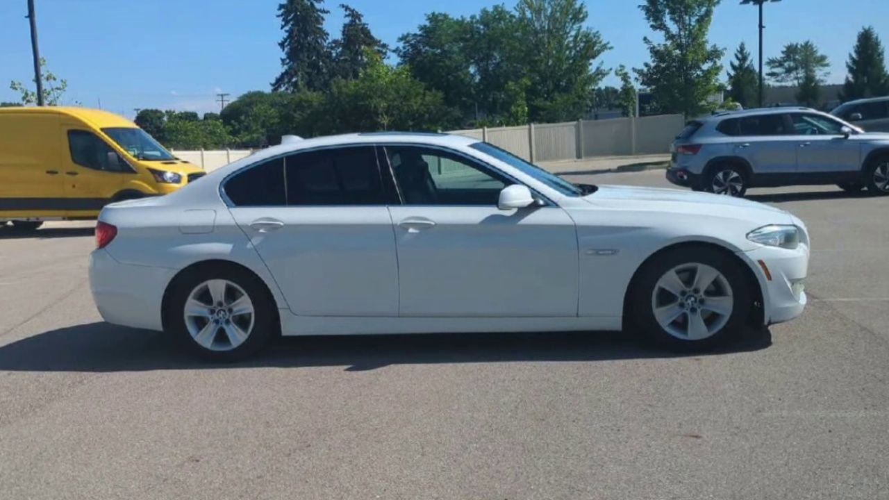 Thumbnail: 2011 BMW 5 Series - 9