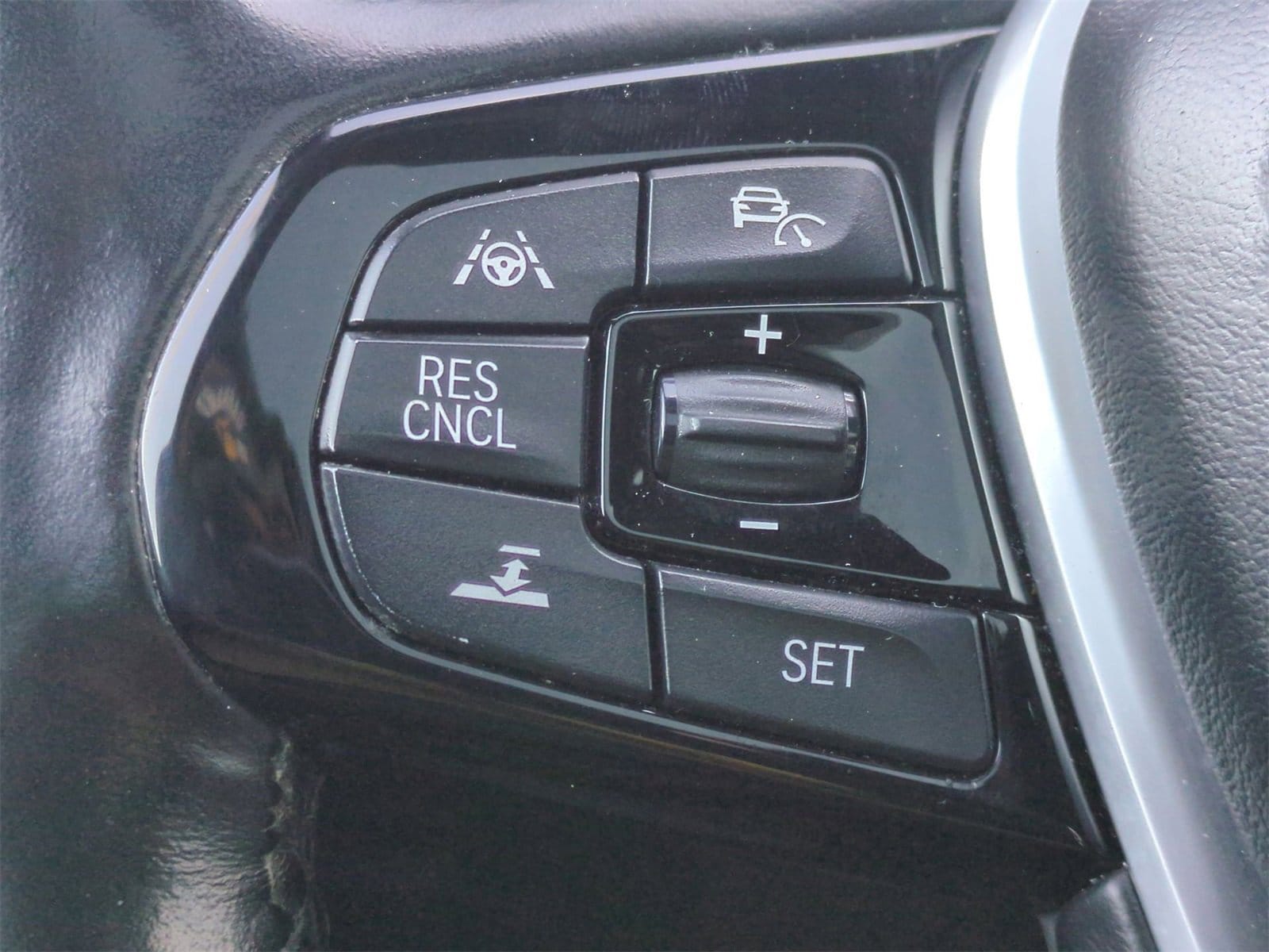 Thumbnail: 2018 BMW 5 Series - 25