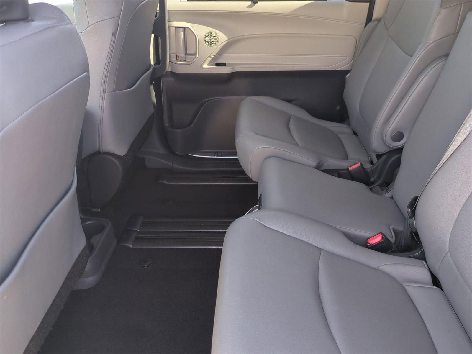 Thumbnail: 2024 Toyota Sienna - 20