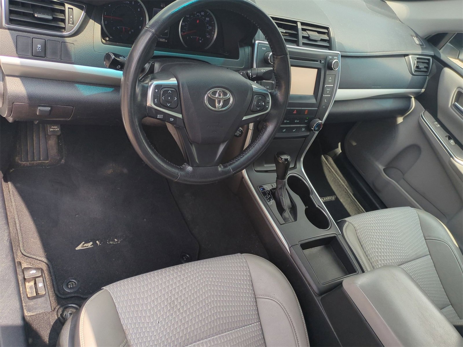 Thumbnail: 2015 Toyota Camry - 10