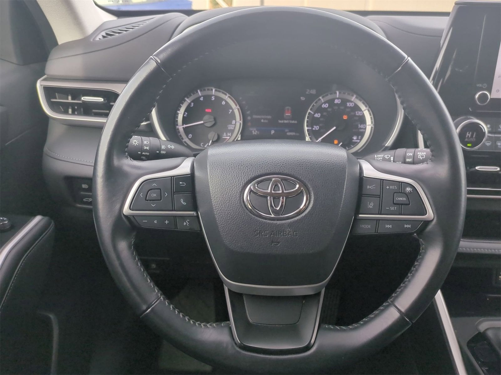 Thumbnail: 2023 Toyota Highlander - 24