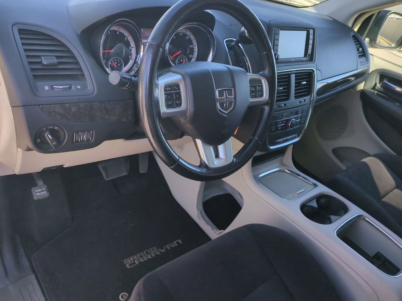 Thumbnail: 2011 Dodge Grand Caravan - 9