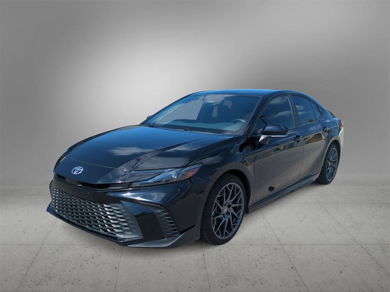 2025 Toyota Camry SE photo 4