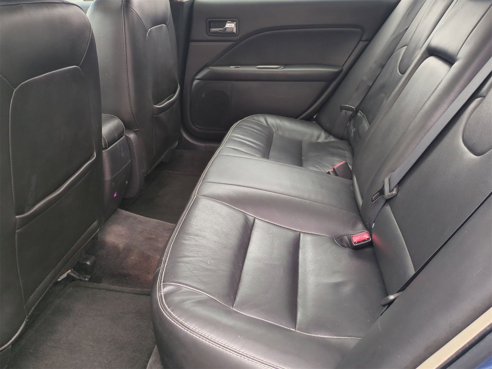 Thumbnail: 2010 Ford Fusion - 19