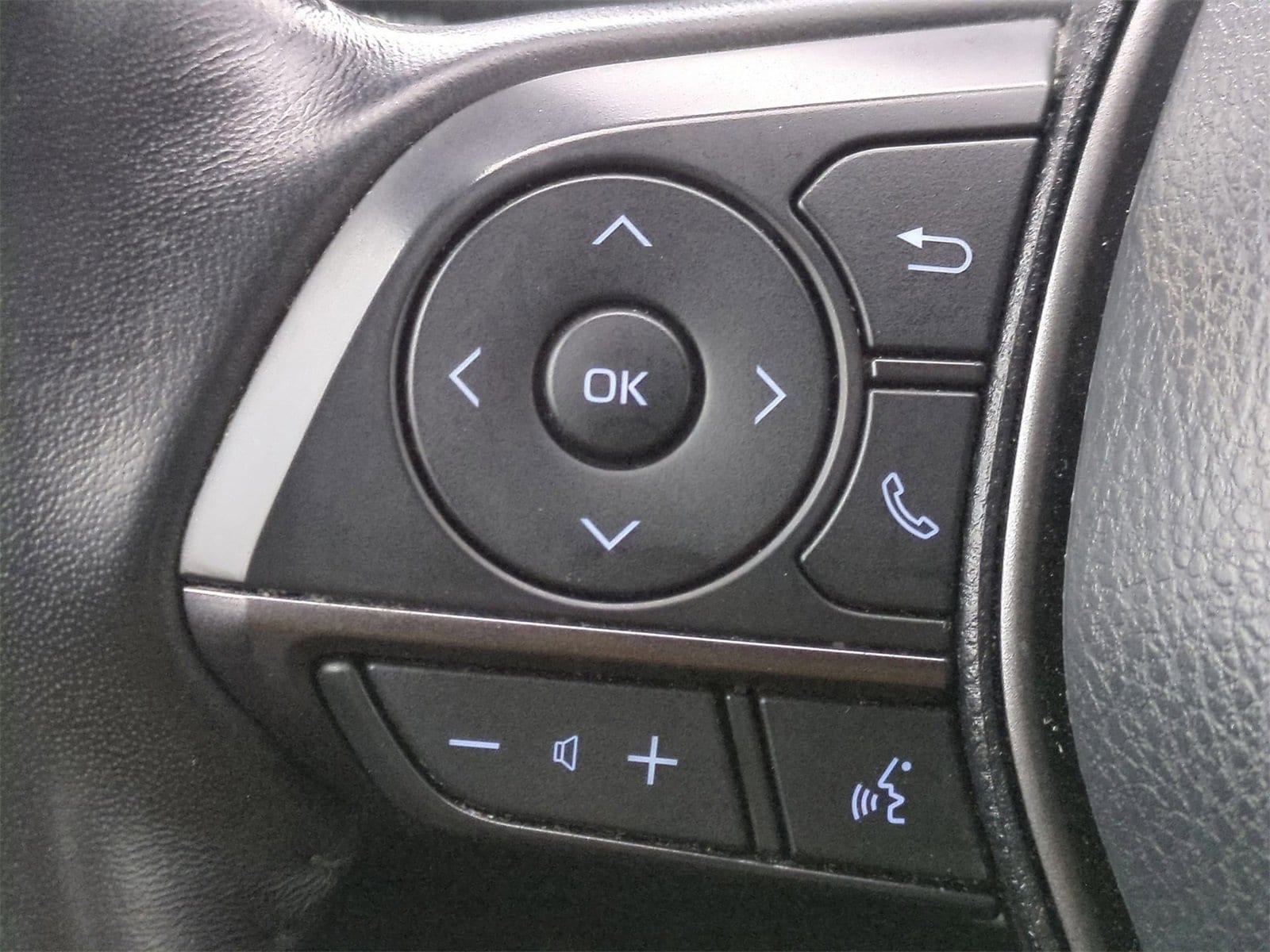 Thumbnail: 2021 Toyota Camry - 23