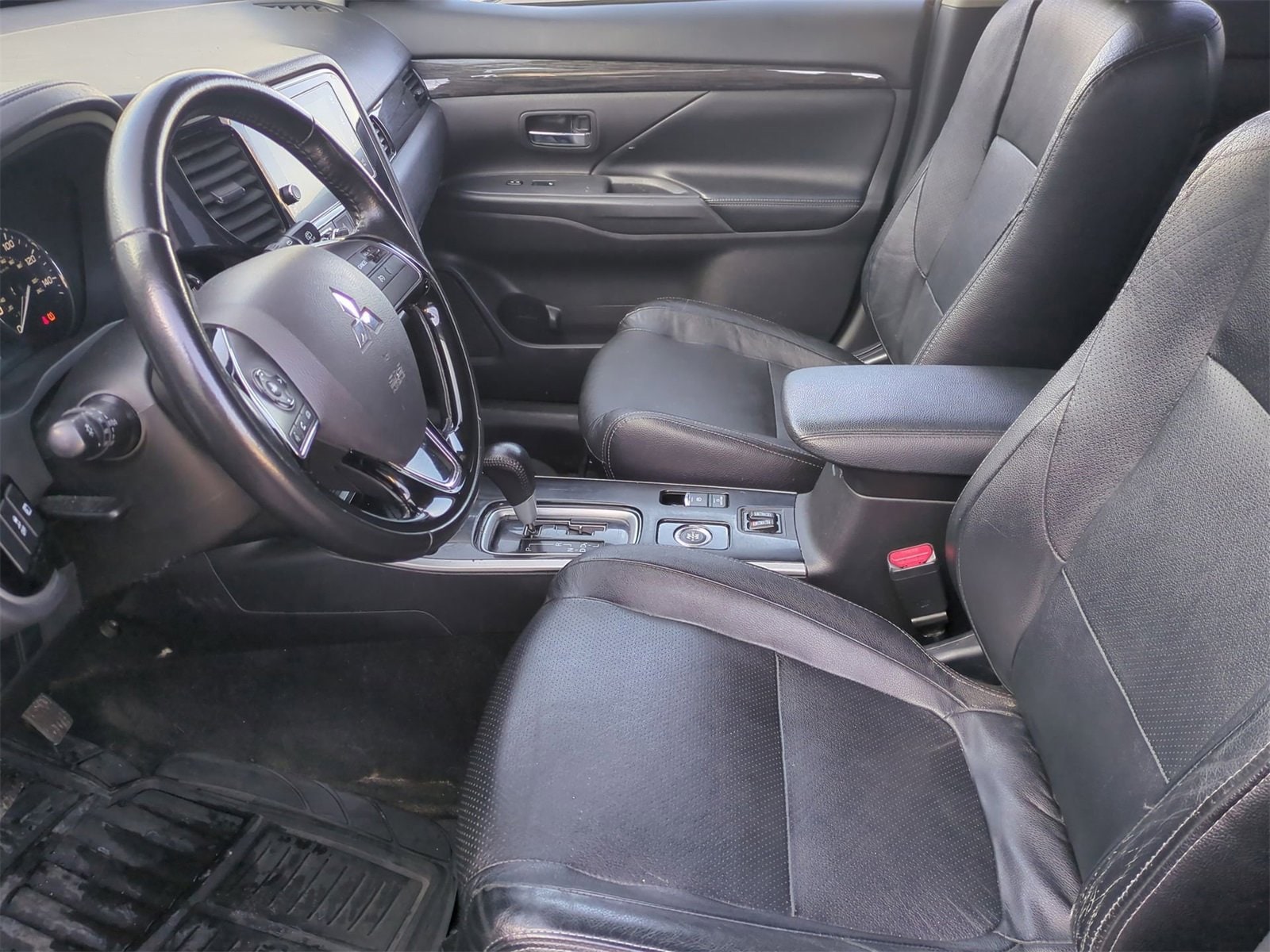 Thumbnail: 2017 Mitsubishi Outlander - 16