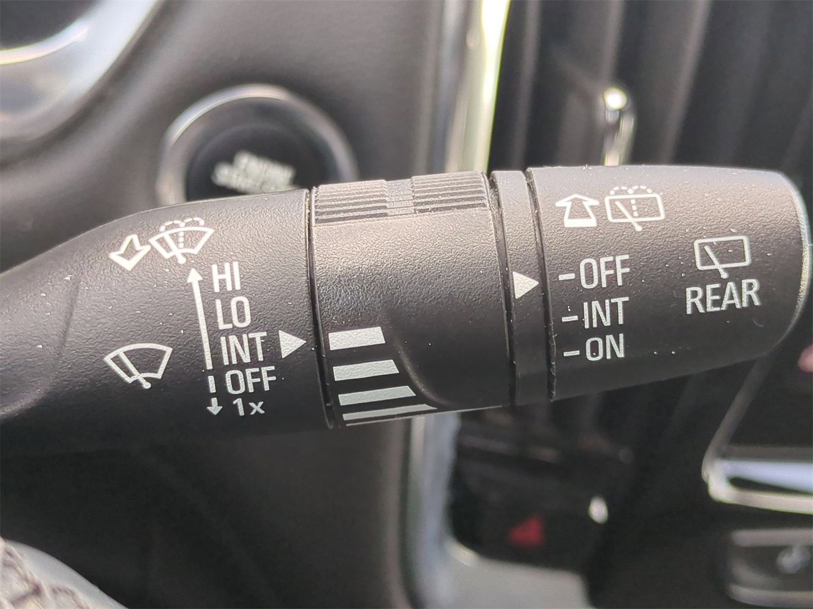 Thumbnail: 2023 Chevrolet Traverse - 25