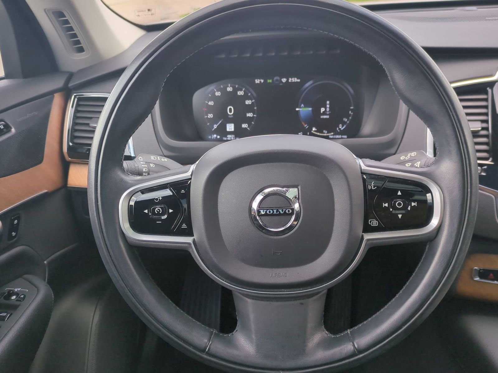 Thumbnail: 2021 Volvo XC90 - 24