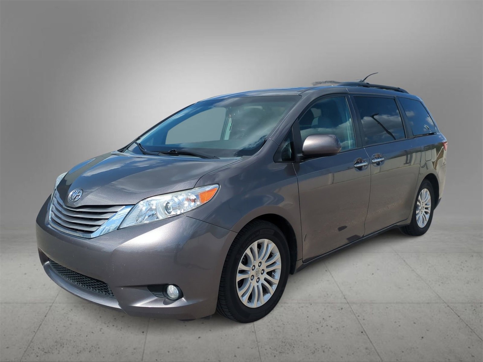2015 Toyota Sienna L photo 4