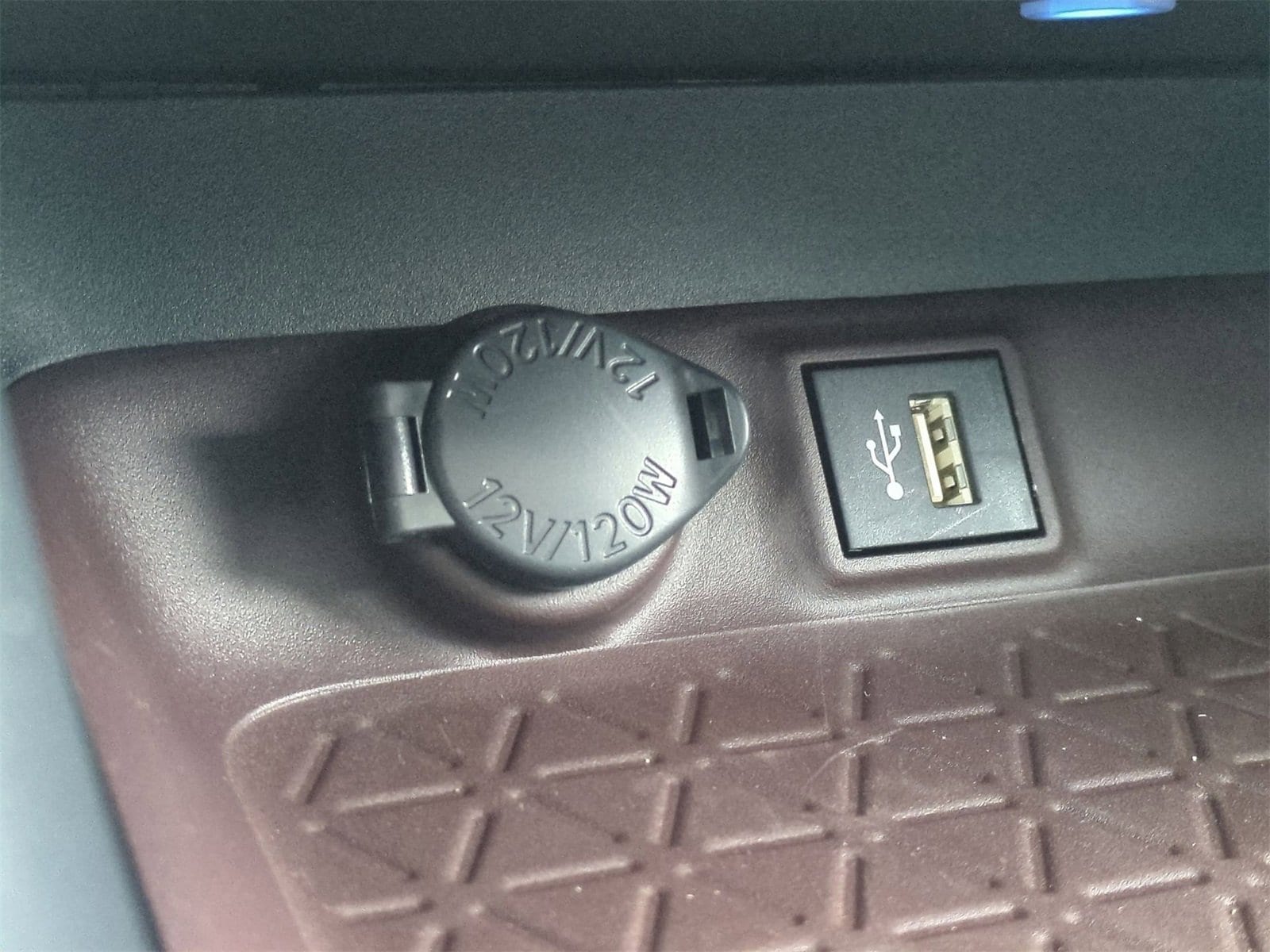 Thumbnail: 2025 Toyota RAV4 - 32