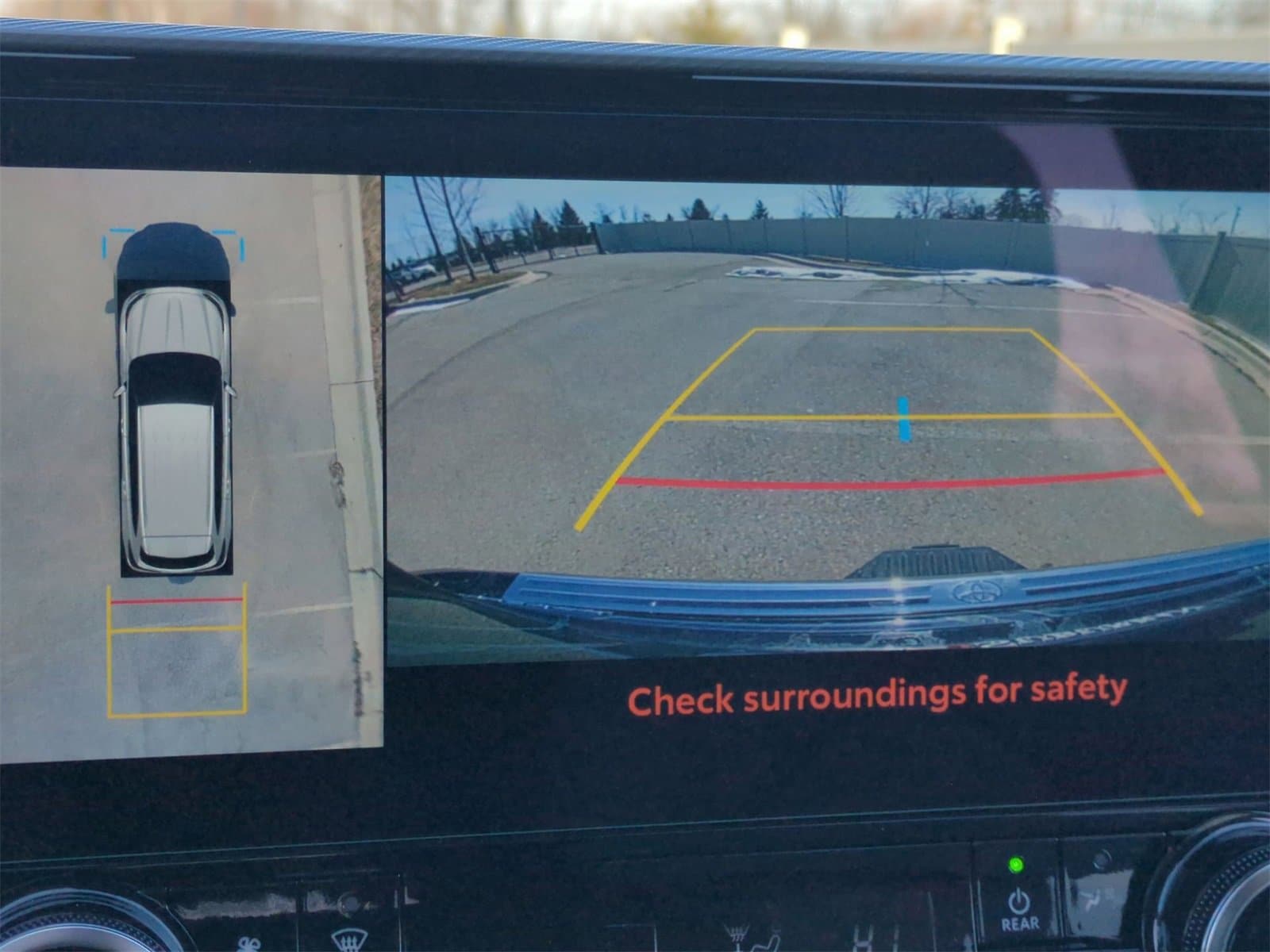 Thumbnail: 2025 Toyota Highlander - 31