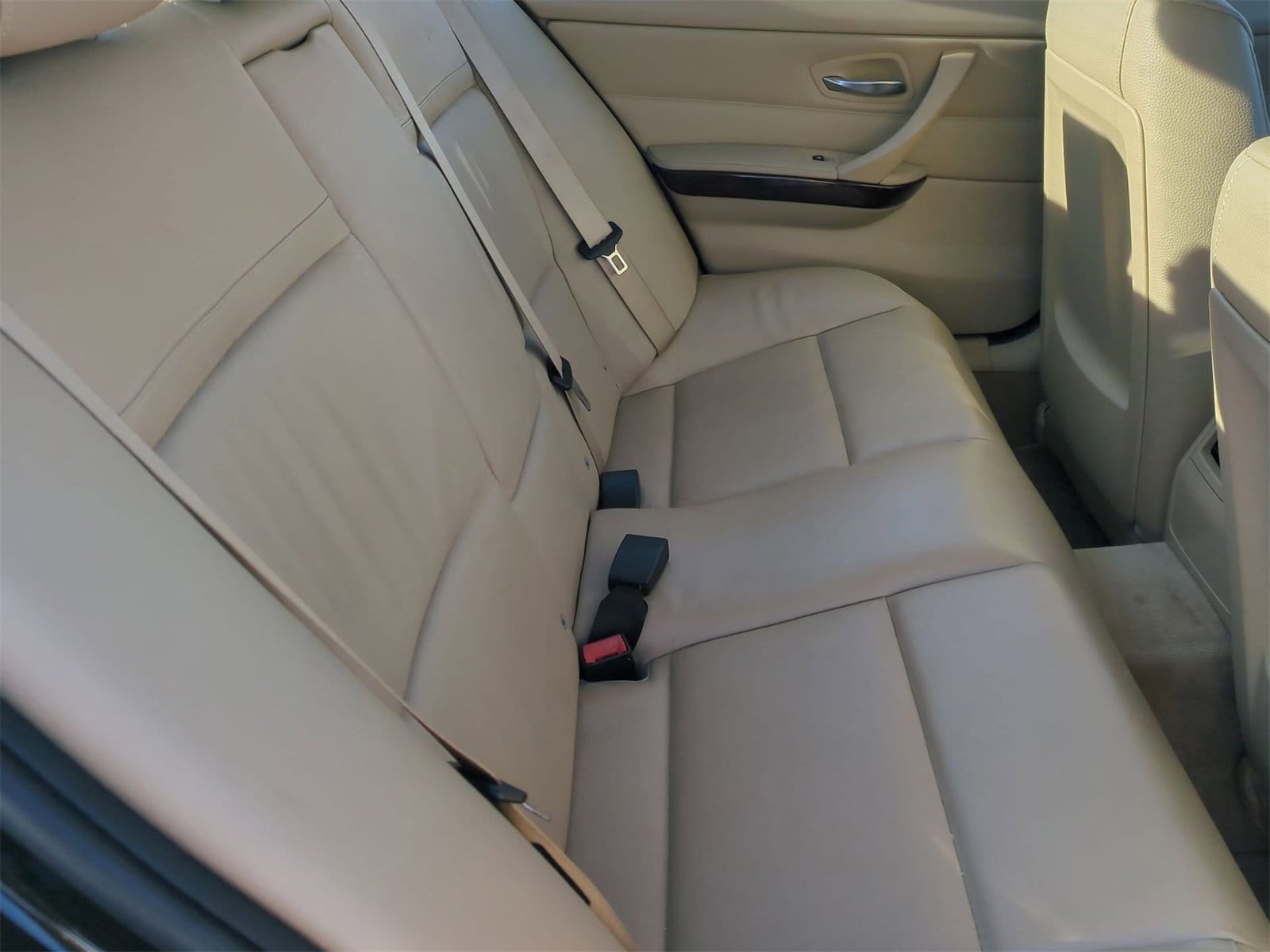 Thumbnail: 2011 BMW 3 Series - 21