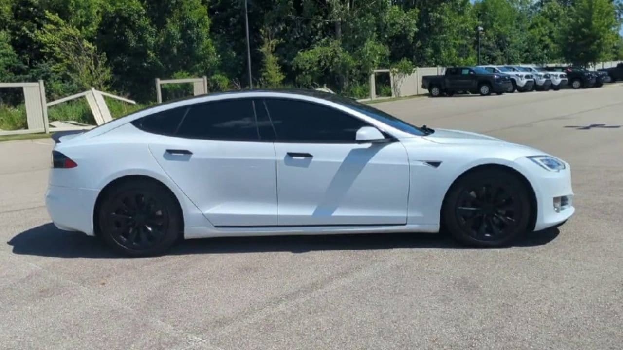 Thumbnail: 2016 Tesla Model S - 9