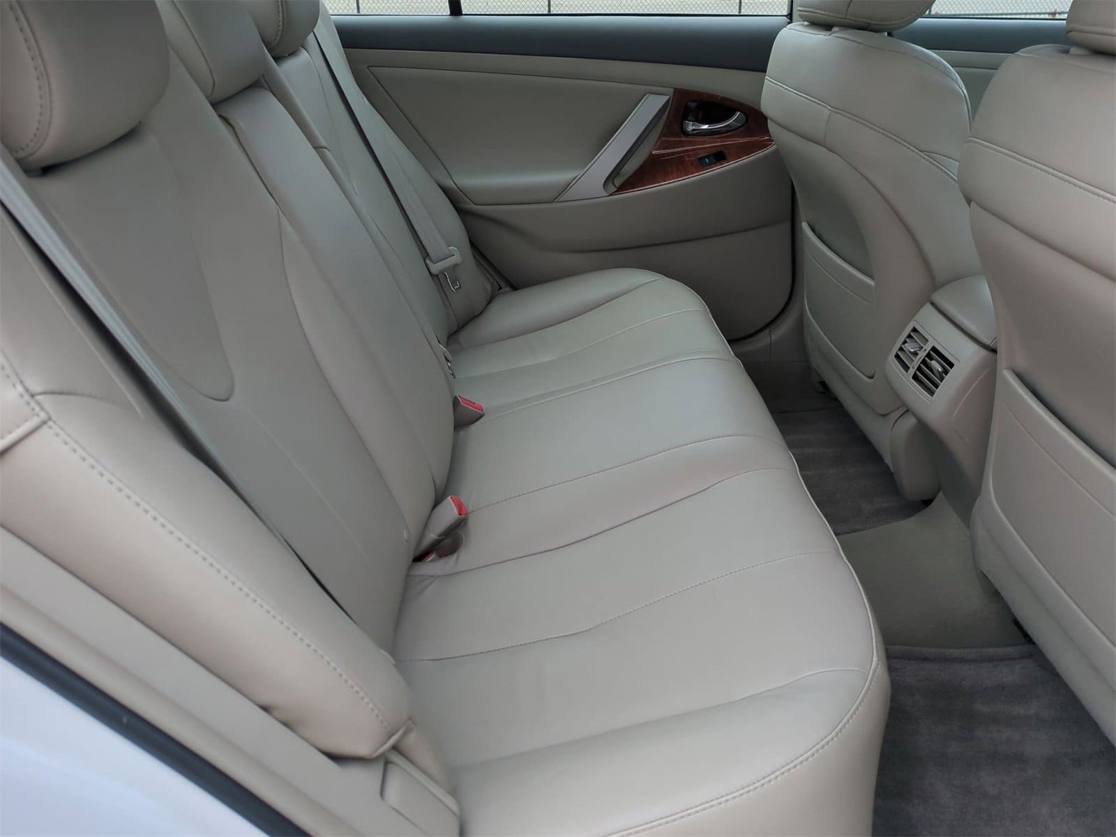 2010 Toyota Camry XLE 21
