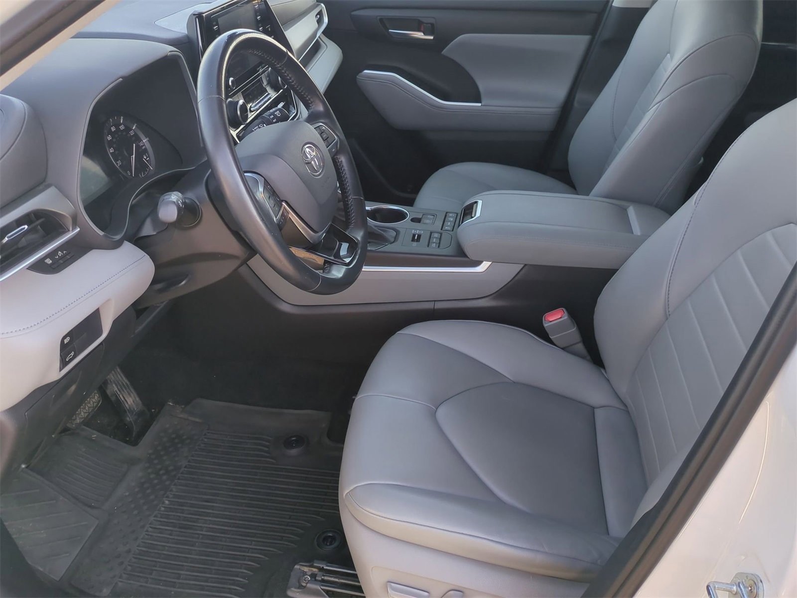 Thumbnail: 2021 Toyota Highlander - 16