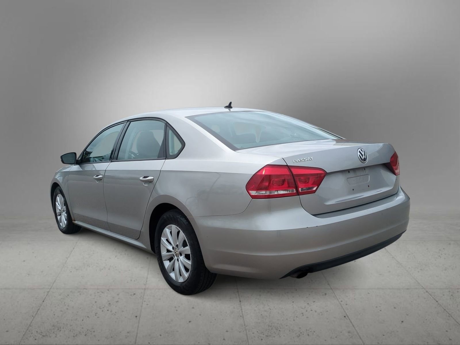 Thumbnail: 2013 Volkswagen Passat - 6