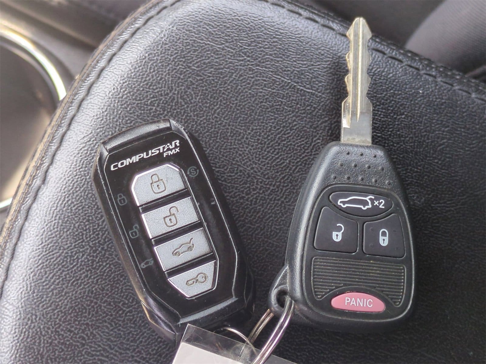 Thumbnail: 2013 Chrysler 200 - 32