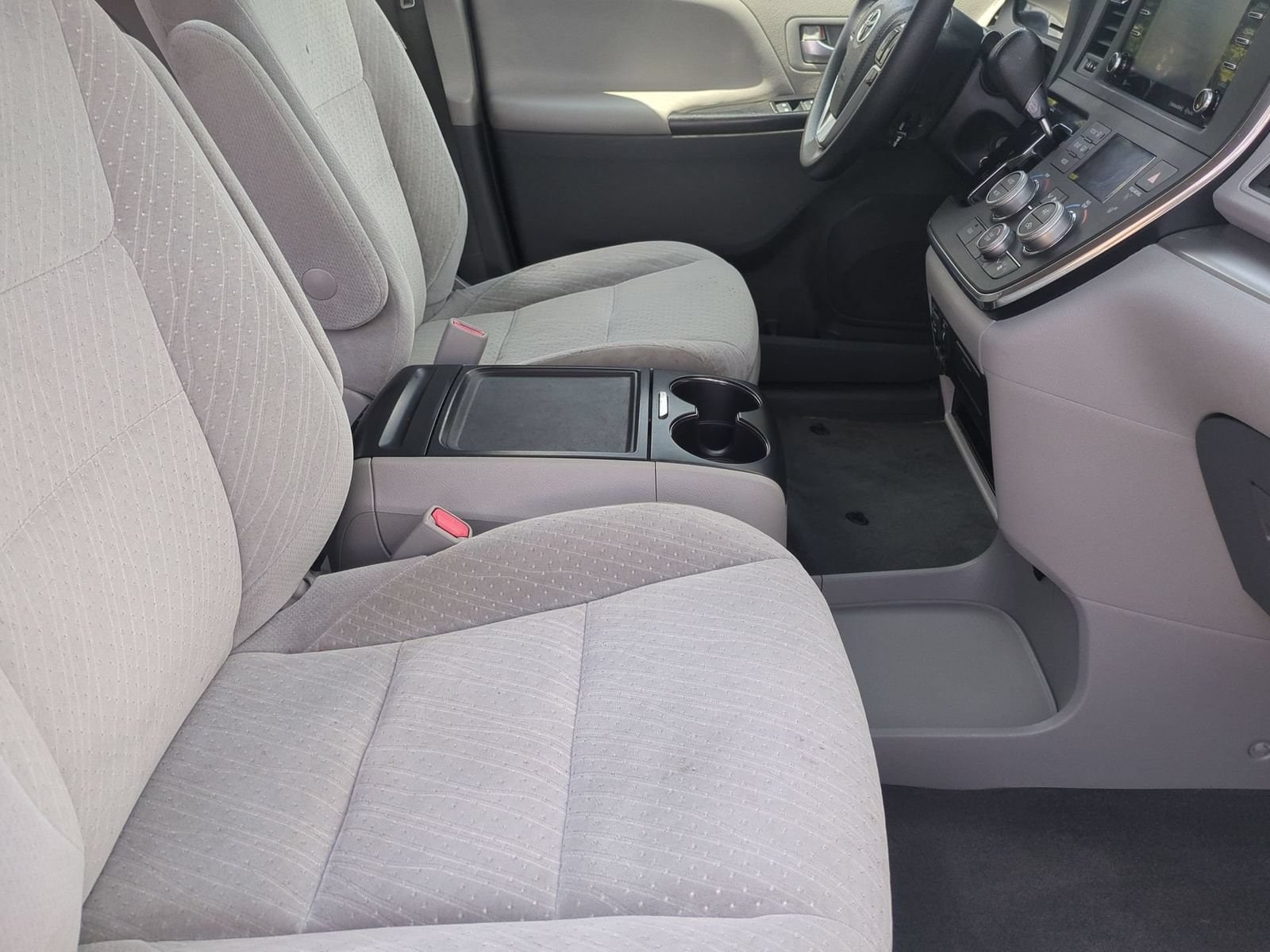 Thumbnail: 2019 Toyota Sienna - 21