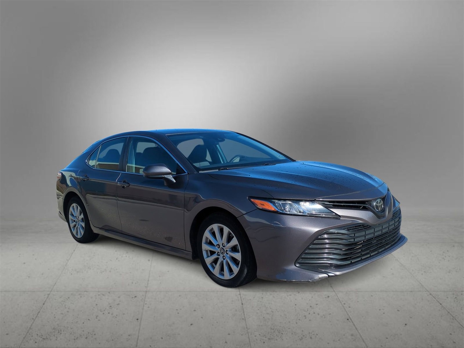 2019 Toyota Camry SE XLE photo 2