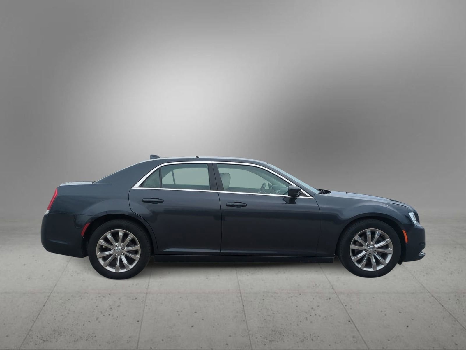 Thumbnail: 2017 Chrysler 300 - 9