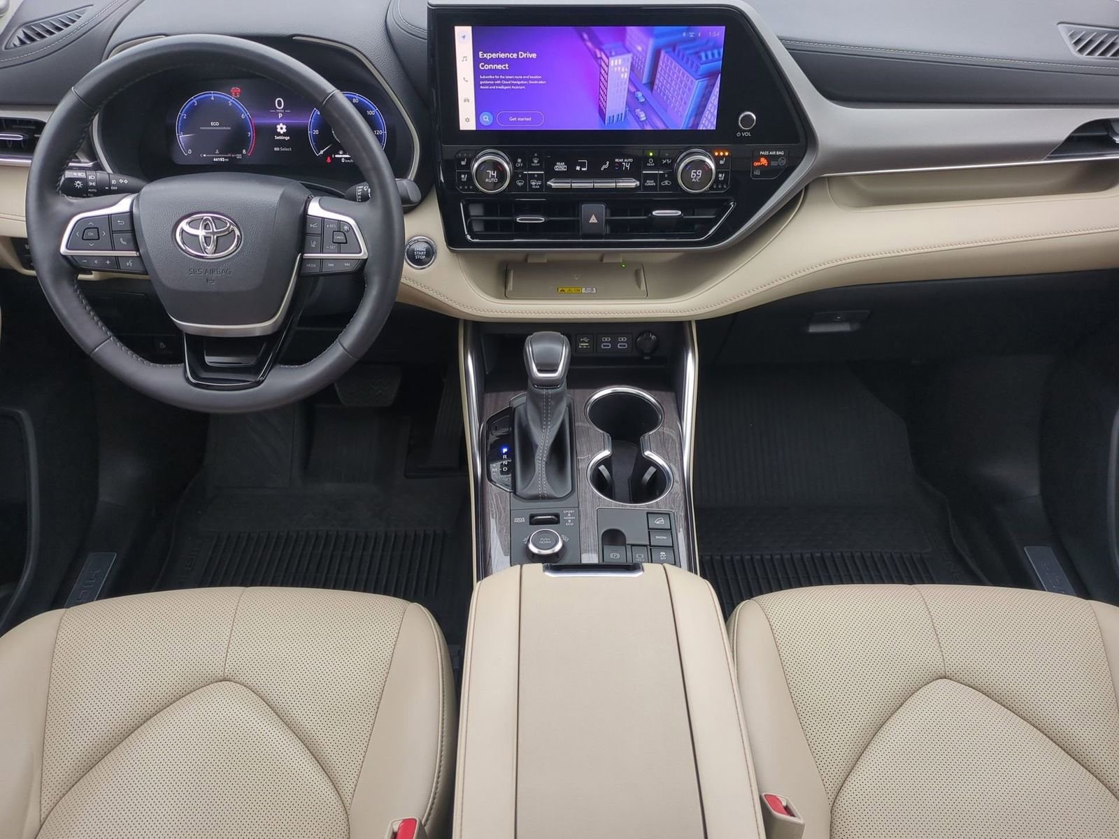 Thumbnail: 2023 Toyota Highlander - 15